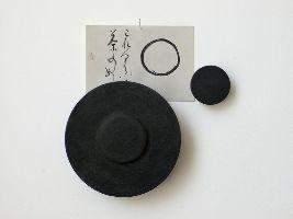 Bernard Villers, werk 2007, ansichtkaart, objets trouvÃÂ©s met zwarte pigmenten
PHŒBUS•Rotterdam