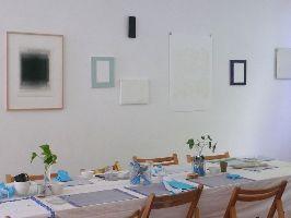 zomertentoonstelling 2008, detail met werken van Joachim Bandau, Charl van Ark, Tineke Bouma, George le Roy; tafel voor lunch met kunstenaars
PHŒBUS•Rotterdam